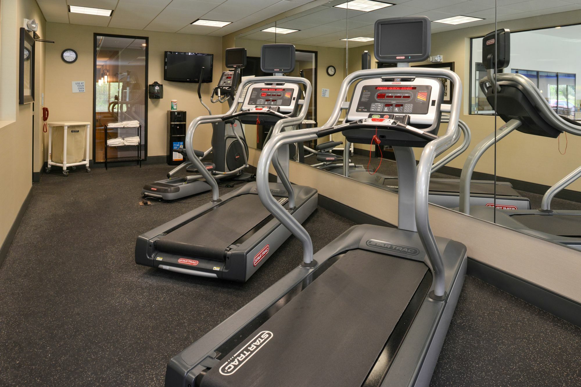 Holiday Inn Express And Suites Wheeling By Ihg Triadelphia Kültér fotó